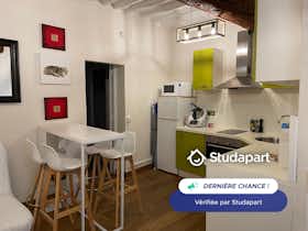 Appartement te huur voor € 1.163 per maand in Aix-en-Provence, Rue de la Fonderie