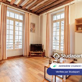 Apartment for rent for €1,854 per month in Paris, Rue de Jarente