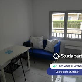 Apartment for rent for €875 per month in Gif-sur-Yvette, Rue du Clos