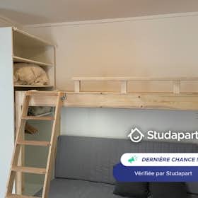 Apartment for rent for €440 per month in Reims, Rue Landouzy