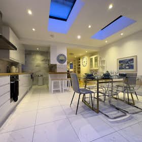 Casa para alugar por £ 9.500 por mês em Oxford, Mark Road