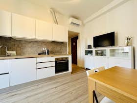 Apartment for rent for €1,750 per month in Milan, Via San Faustino