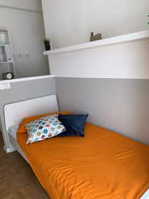 Cameră privată de închiriat pentru 430 EUR pe lună în Trento, Via Fratelli Perini