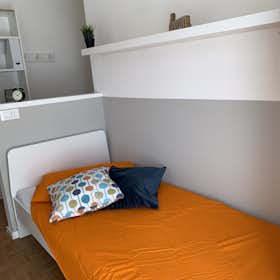 Privé kamer te huur voor € 430 per maand in Trento, Via Fratelli Perini