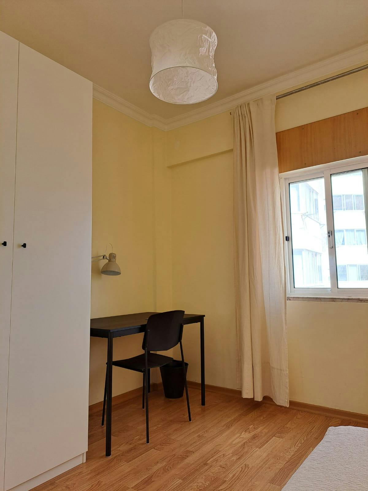 Quarto privado para alugar por € 300 por mês em Caldas da Rainha, Rua da Estação