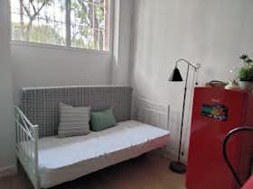 Apartamento en alquiler por 800 € al mes en Sevilla, Calle Párroco Antonio González Abato