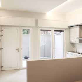 Apartment for rent for €1,250 per month in Mirandola, Via Paolo Toscanelli