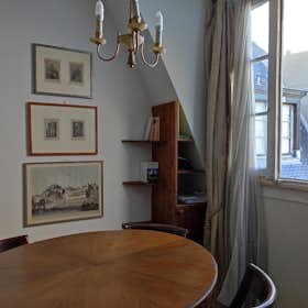 Studio for rent for €1,200 per month in Paris, Rue Pierre et Marie Curie