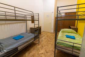 Shared room for rent for HUF 85,258 per month in Budapest, Ó utca
