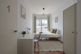 Apartment for rent for €700 per month in Lisbon, Rua do Arco do Carvalhão