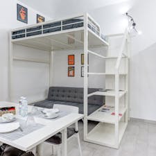 Studio for rent for €1,000 per month in Turin, Via San Donato