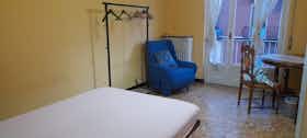 Private room for rent for €400 per month in Piacenza, Via Giulio Alberoni