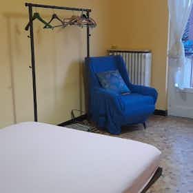 Отдельная комната сдается в аренду за 400 € в месяц в Piacenza, Via Giulio Alberoni