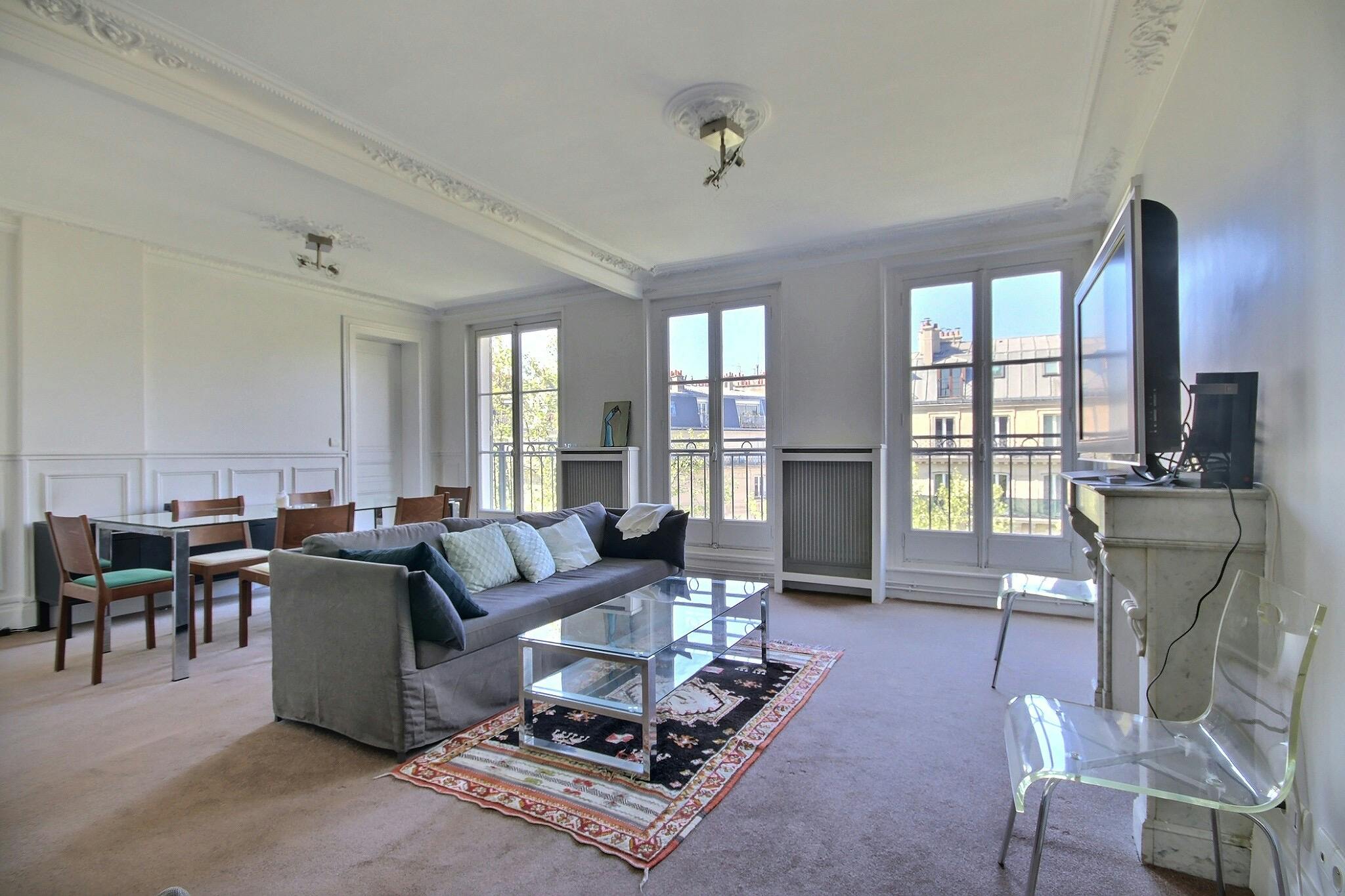 Apartment for rent for €4,716 per month in Paris, Avenue Trudaine