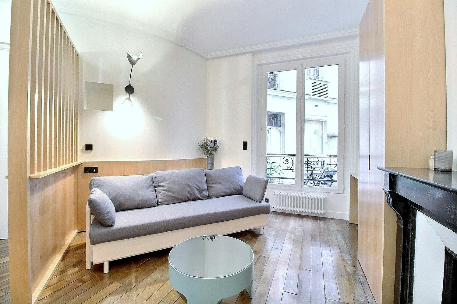 Studio for rent for €1,398 per month in Paris, Avenue de la République