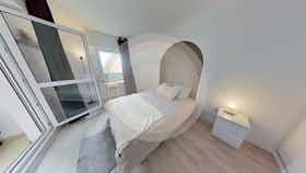 Private room for rent for €1,150 per month in Paris, Place de la Montagne du Goulet