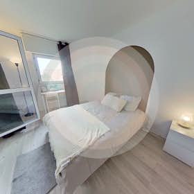 Private room for rent for €1,150 per month in Paris, Place de la Montagne du Goulet