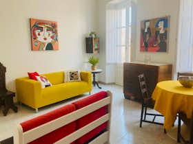 Appartamento in affitto a 1.800 € al mese a Cagliari, Via Portoscalas