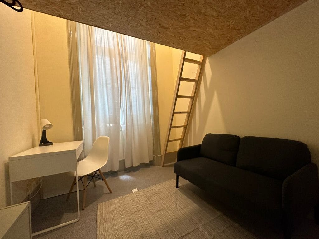 Private room for rent for €580 per month in Lisbon, Rua Braamcamp