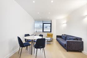 公寓 正在以 £1,702 的月租出租，其位于 Brentford, Shield Drive