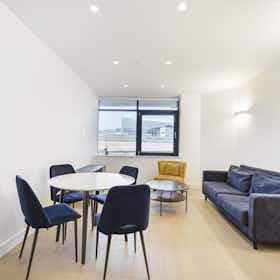 公寓 正在以 £1,695 的月租出租，其位于 Brentford, Shield Drive