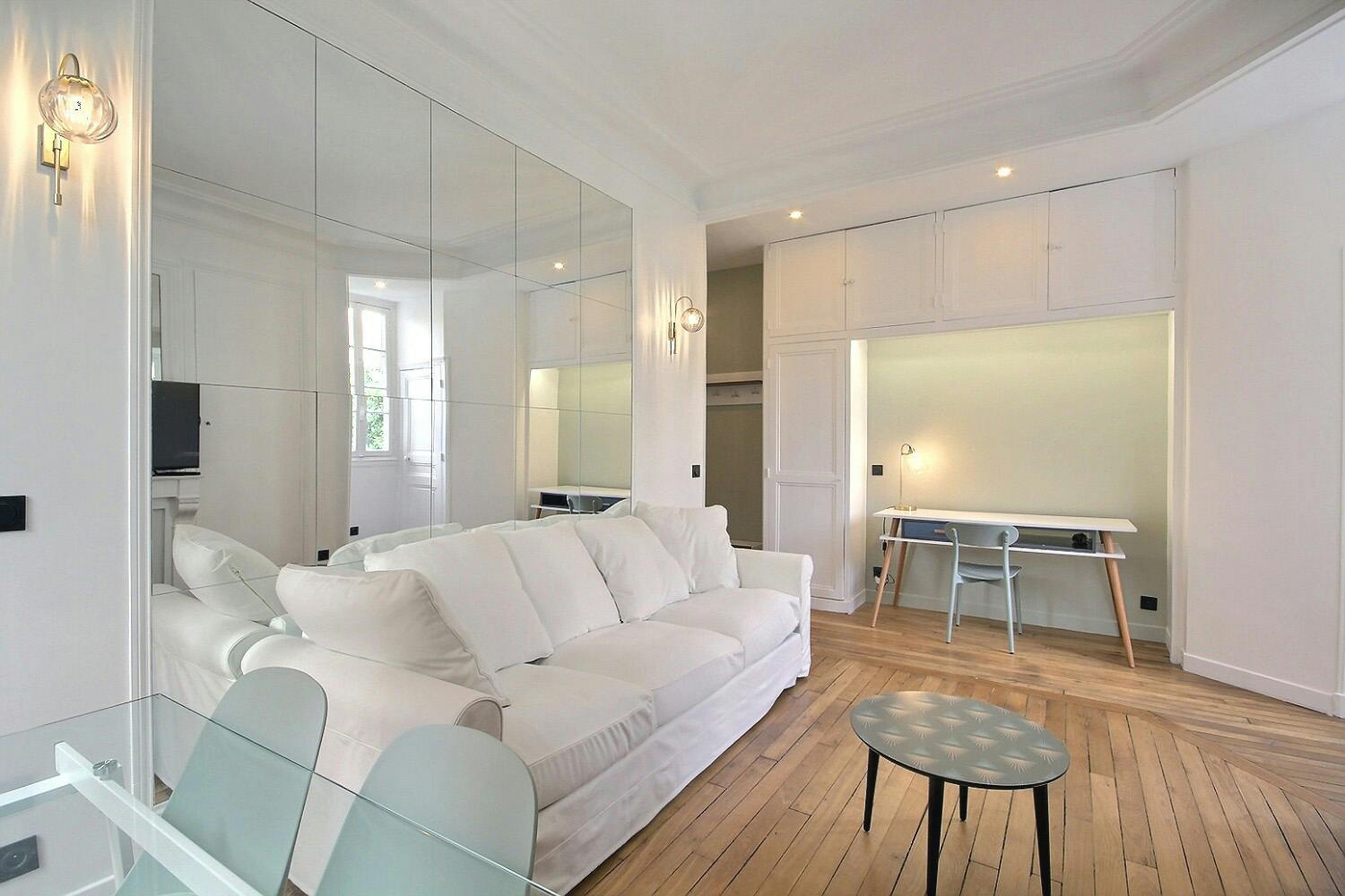 Rue Leconte de Lisle, Paris preview