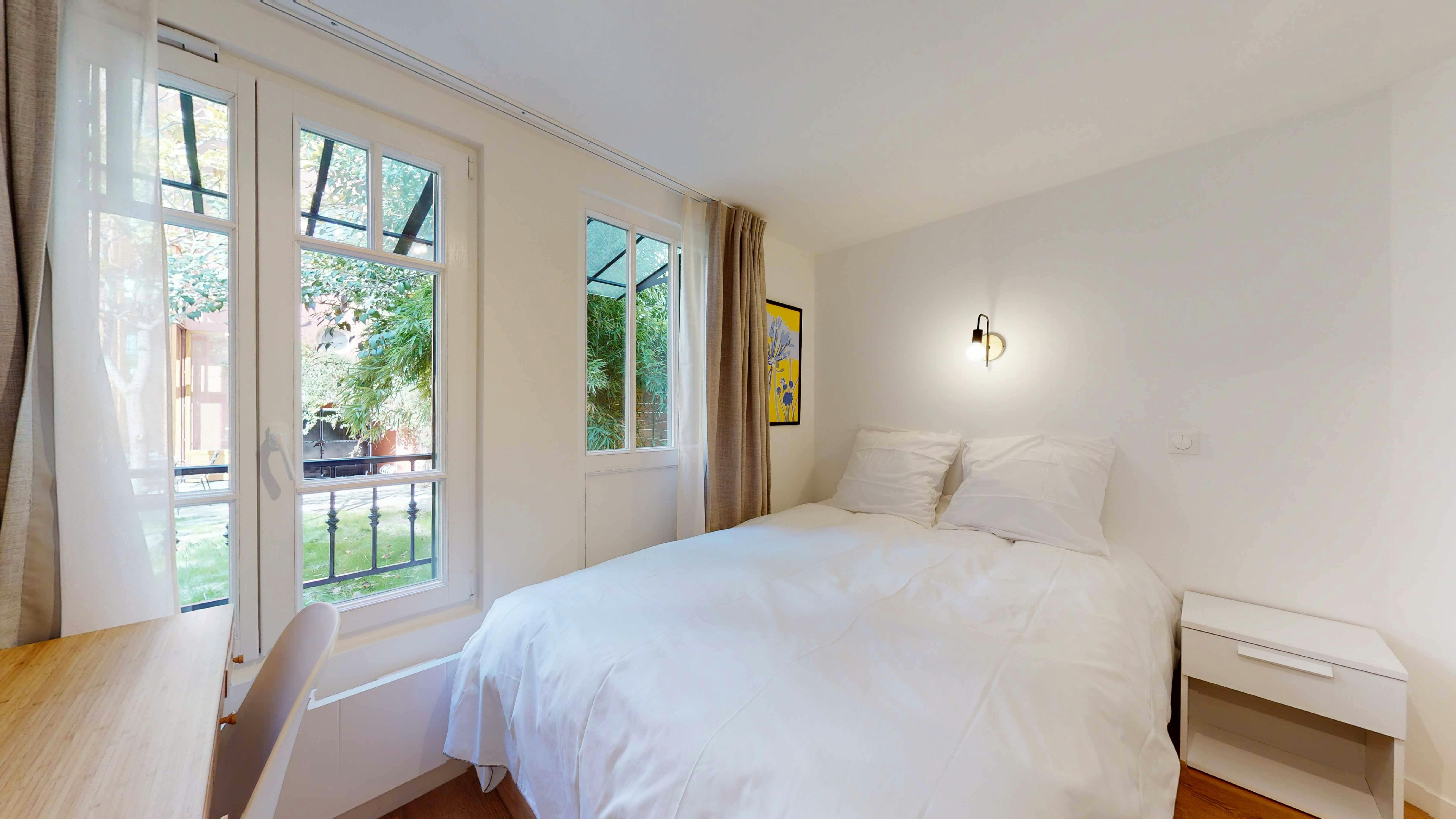 Private room for rent for €1,156 per month in Suresnes, Rue du Clos des Ermites