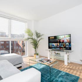 Apartment for rent for £2,400 per month in Birmingham, Helena Street