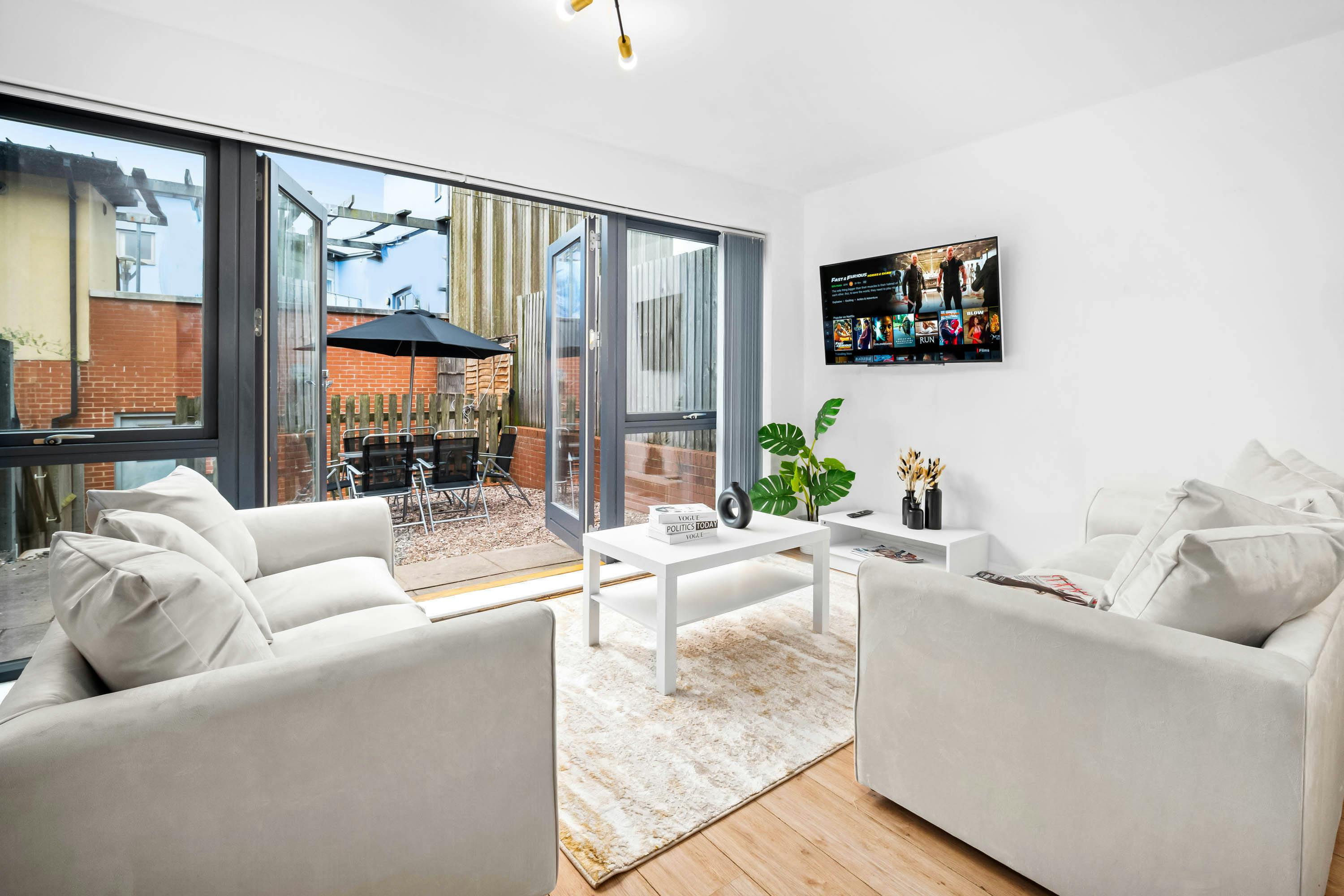 Apartment for rent for £4,000 per month in Birmingham, Longleat Avenue