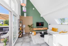 Wohnung zu mieten für 3.790 € pro Monat in Siegburg, Jägerstraße