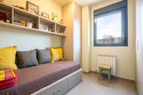 Cameră comună de închiriat pentru 699 EUR pe lună în L'Hospitalet de Llobregat, Plaça d'Europa
