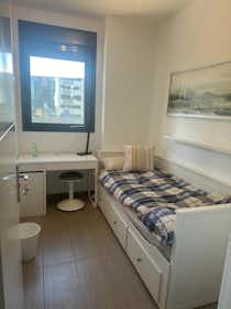 Mehrbettzimmer zu mieten für 600 € pro Monat in L'Hospitalet de Llobregat, Plaça d'Europa