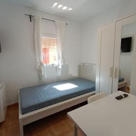 Private room for rent for €320 per month in Getafe, Calle Geráneo