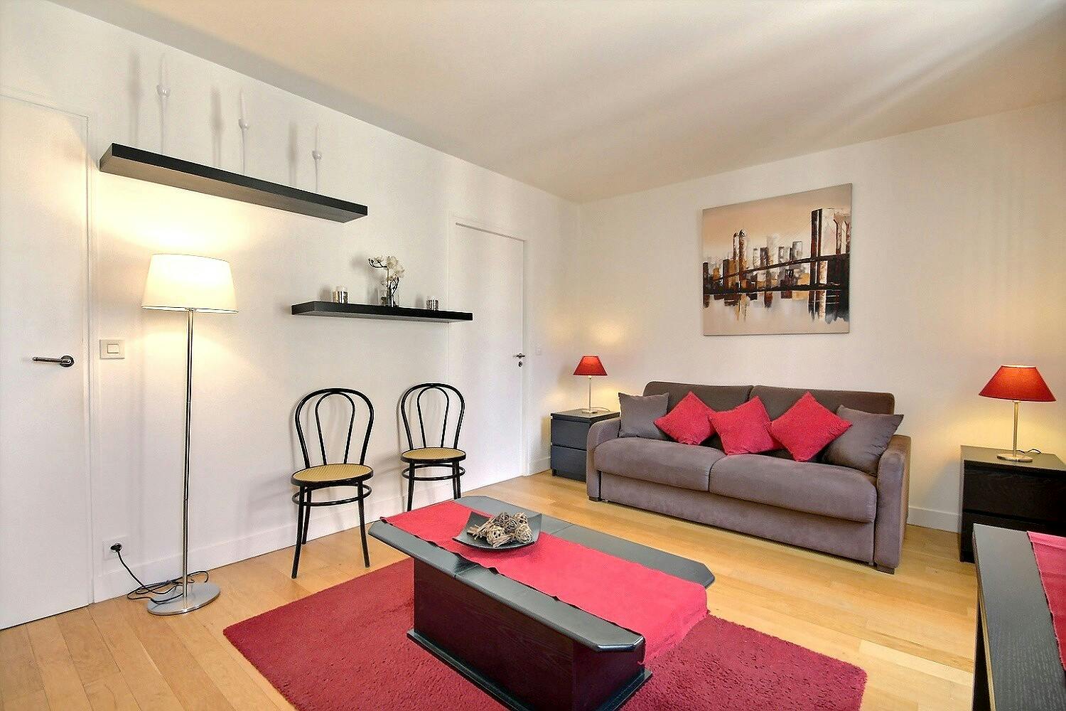 Studio for rent for €1,610 per month in Paris, Rue Daguerre