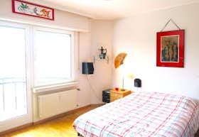 私人房间 正在以 €1,250 的月租出租，其位于 Luxembourg, Val des Bons-Malades