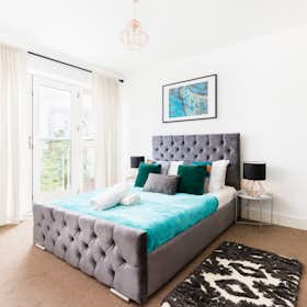 Apartment for rent for £2,400 per month in Birmingham, Alfred Knight Way