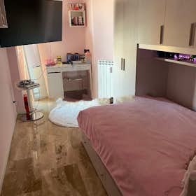 Apartment for rent for €850 per month in Milan, Via Derna