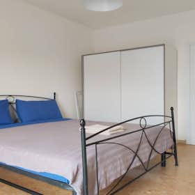 Apartment for rent for €1,465 per month in Milan, Via Alberto da Gandino