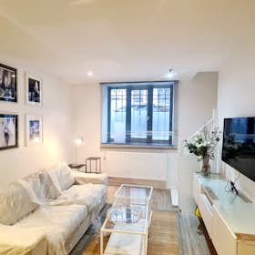 公寓 for rent for €950 per month in Saint-Gilles, Rue de Danemark