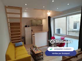 Apartament de închiriat pentru 890 EUR pe lună în L’Isle-sur-la-Sorgue, Rue Michelet