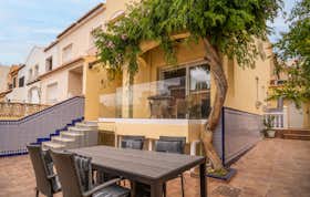 Casa para alugar por € 1.850 por mês em Roquetas de Mar, Calle Reino de Castilla
