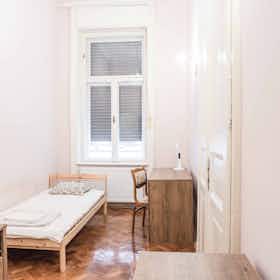 Private room for rent for HUF 116,361 per month in Veszprém, Vas utca 7