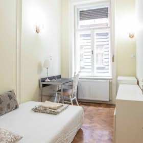 Private room for rent for HUF 149,786 per month in Veszprém, Vas utca 7