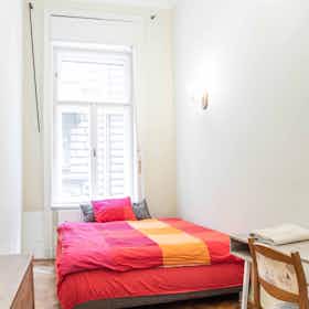 Private room for rent for HUF 124,119 per month in Veszprém, Vas utca 7
