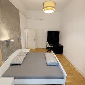 Private room for rent for HUF 149,637 per month in Budapest, Izabella utca