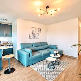 Appartement te huur voor € 2.500 per maand in Estepona, Avenida de las Naciones