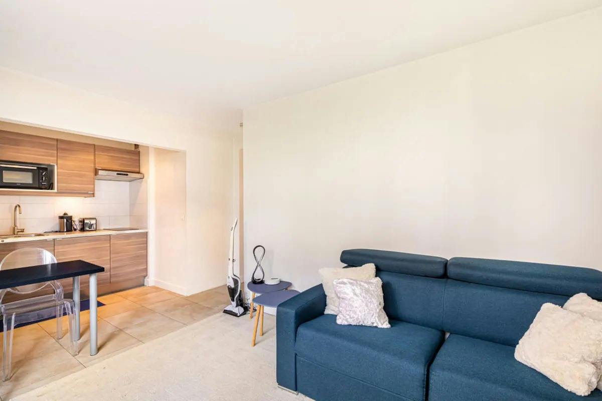 Private room for rent on Boulevard Diderot, Paris - Plus