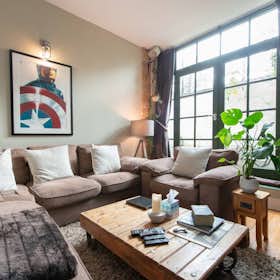 Apartamento en alquiler por 2700 GBP al mes en London, Colvestone Crescent