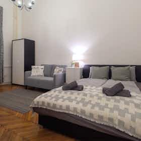 Private room for rent for HUF 271,992 per month in Budapest, Október 6. utca