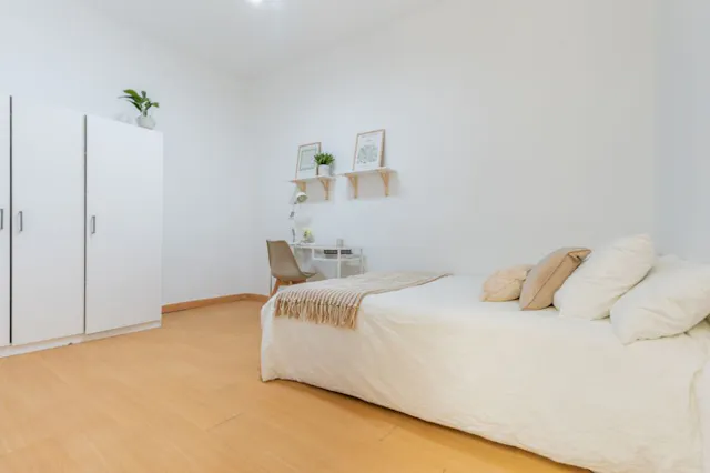 Private room in Calle de Bailén, Madrid (1377258) room image 1